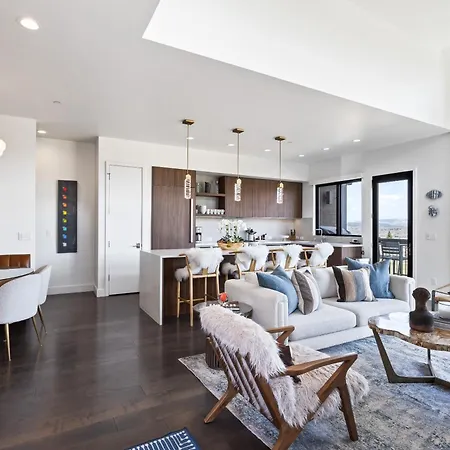 Walk To Gondola, Heated Pool, Luxury Interiors, 2 Car Garage, Sleeps 12, Spacious Patio!